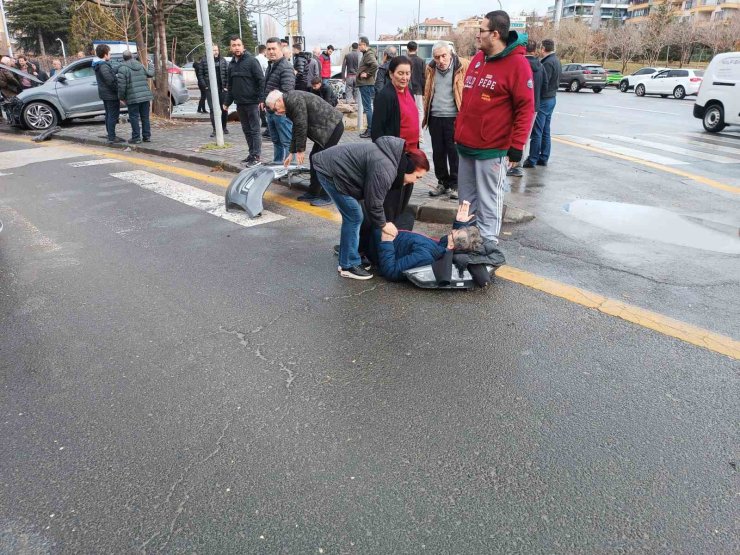 Ankara’da trafik kazası sonrası araçta yangın çıktı: 2 yaralı