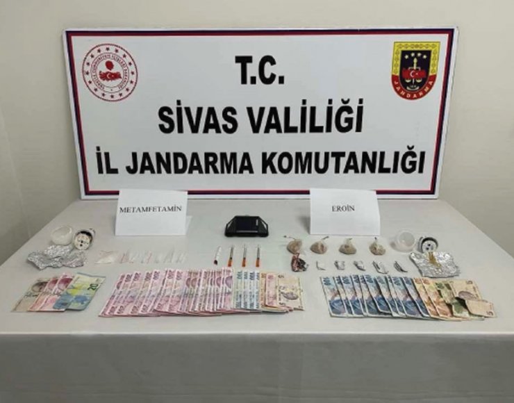 Uyuşturucu tacirlerine Jandarma’dan baskın