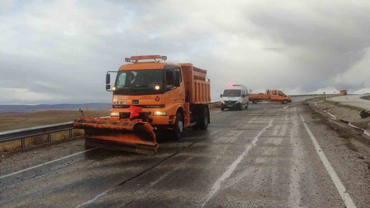 Mazot yüklü tanker ile tır çarpıştı: 1 yaralı