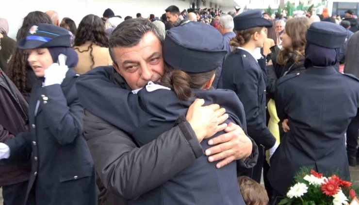 Abla kardeş hayallerindeki polislik mesleğine aynı sıralarda kavuştu