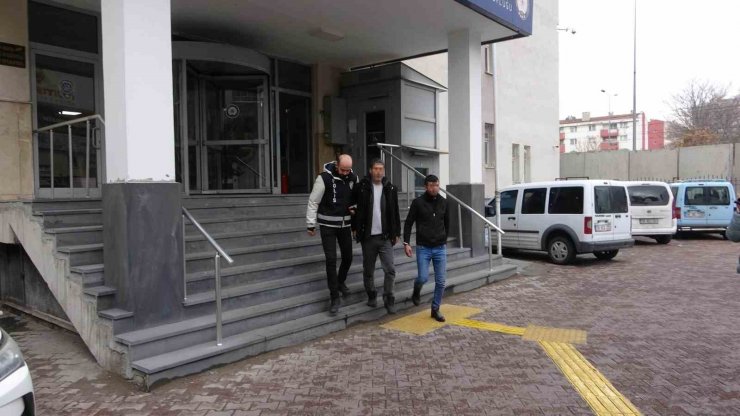 Aranan şahıslara 69 polis ekiple operasyon: 9 gözaltı