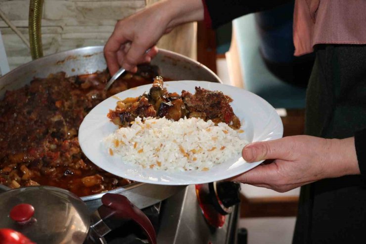 Evini satarak kurduğu iş, hemcinslerine ekmek kapısı oldu