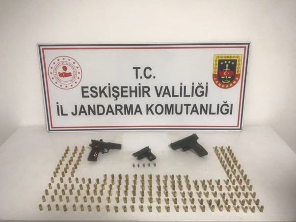 Çok sayıda silah ve mermi jandarma ekiplerince ele geçirildi