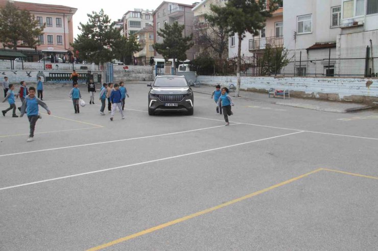 Konya’da Yerli Malı Haftasında okula TOGG getirdiler