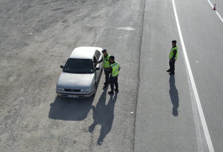 Karaman’da jandarmadan dron destekli trafik uygulaması