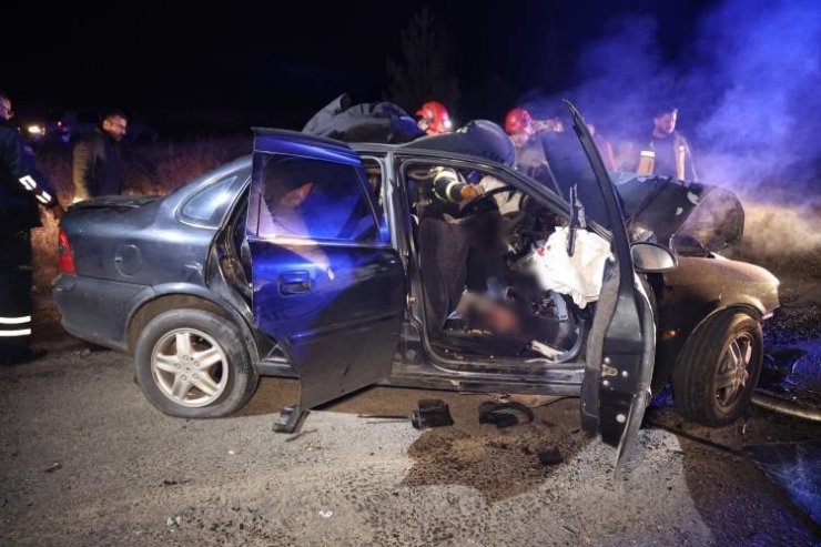 Nevşehir’de iki otomobil kafa kafaya çarpıştı:2 ölü, 3 ağır yaralı