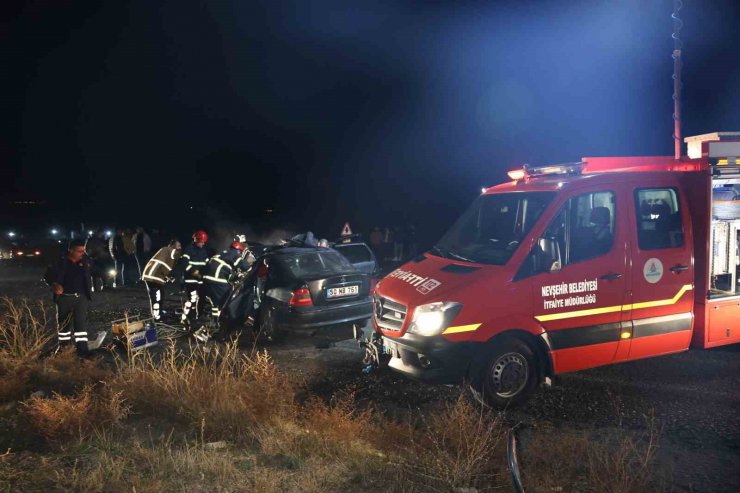 Nevşehir’de iki otomobil kafa kafaya çarpıştı:2 ölü, 3 ağır yaralı