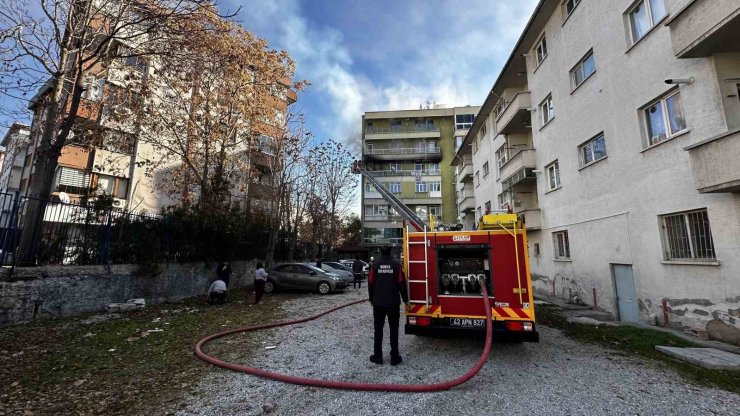 Konya’da 5. kattaki dairede çıkan yangın korkuttu