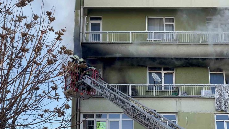 Konya’da 5. kattaki dairede çıkan yangın korkuttu