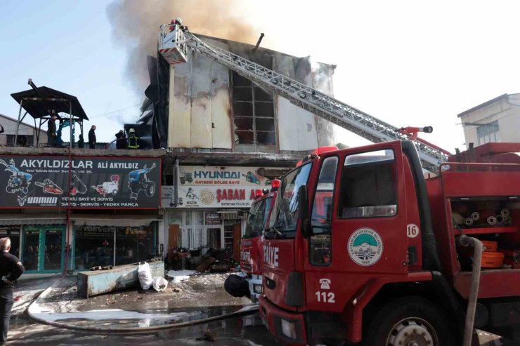 İş yerinde çıkan yangın 2 saatte söndürüldü