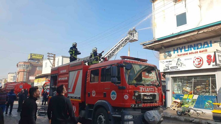 Kayseri’de iş yeri deposunda yangın