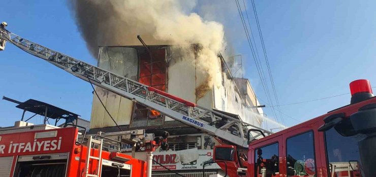 Kayseri’de iş yeri deposunda yangın