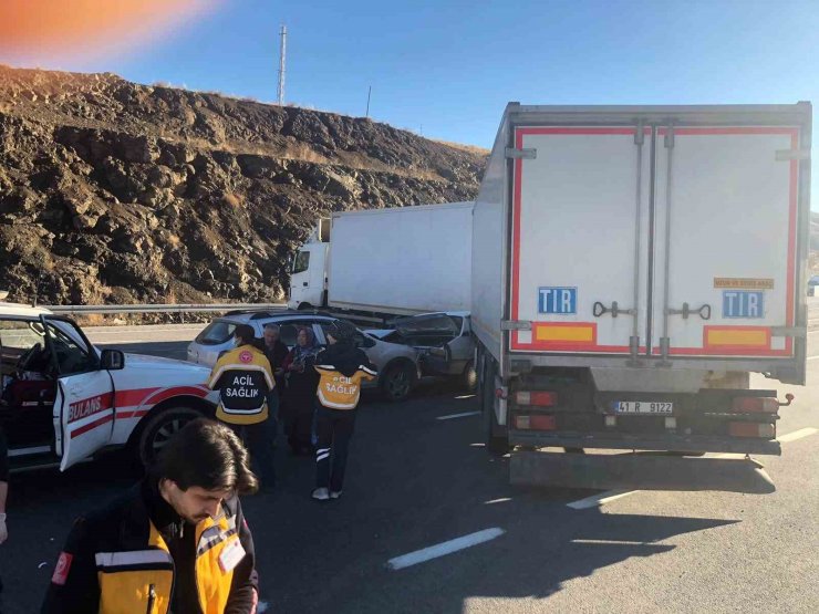 Yozgat’ta zincirleme trafik kazası: 3 yaralı