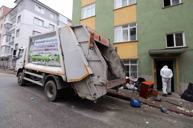 Yenimahalle’de bir evden 3 ton çöp çıktı