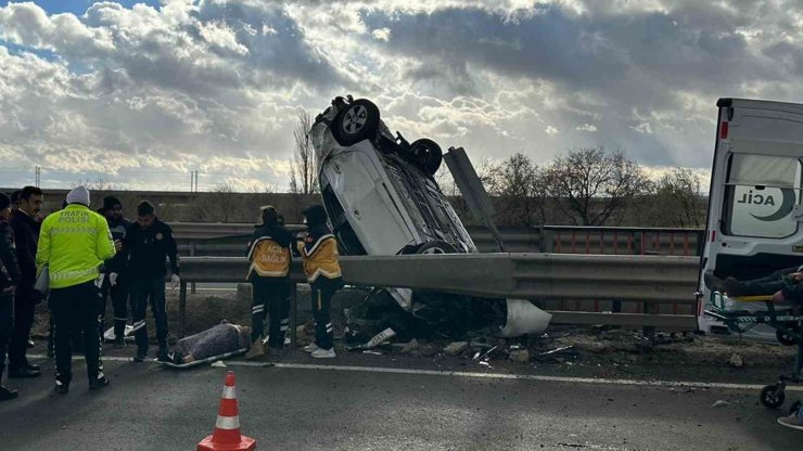 Kırıkkale’de otomobil refüje devrildi: 5 yaralı