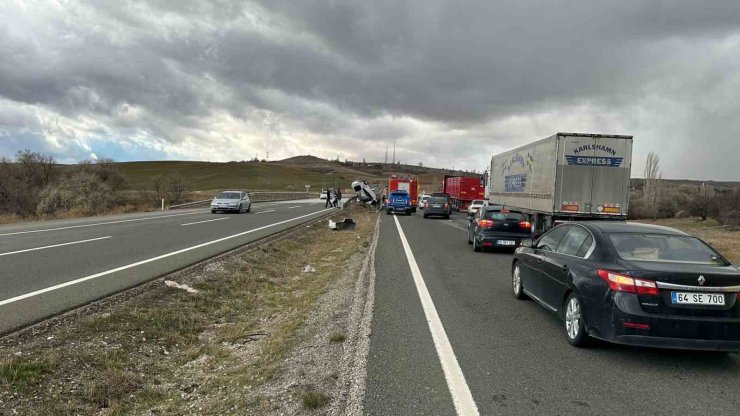 Kırıkkale’de otomobil refüje devrildi: 5 yaralı