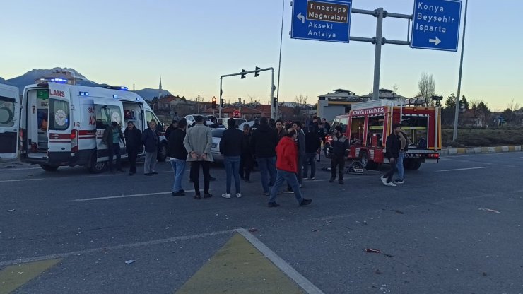 Konya’da otomobil kamyonla çarpıştı: 2 yaralı