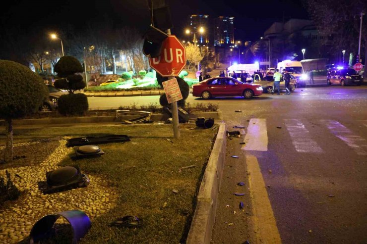 Polisin "dur" ihtarına uymayıp kaçan araç takla attı: 3 yaralı