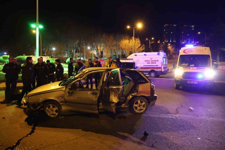 Polisin "dur" ihtarına uymayıp kaçan araç takla attı: 3 yaralı