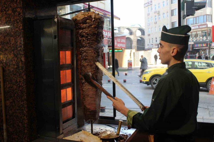 "Fiyat listesi ’fahiş fiyat uygulanıyor’ düşüncesini önler"