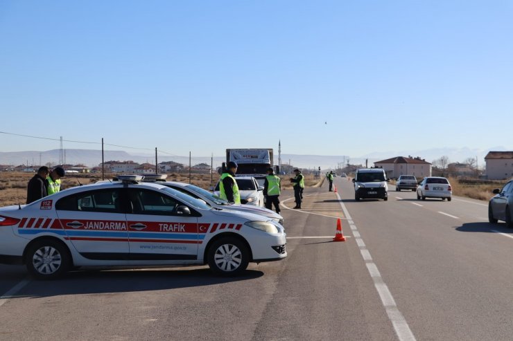 Aksaray jandarmadan Cayrokopter ile denetim