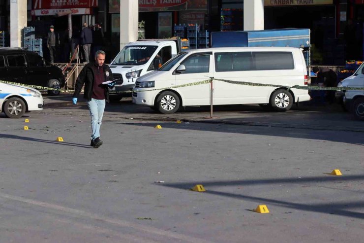 Hal kompleksinde kanlı karşılaşma: 1’i ağır 2 yaralı