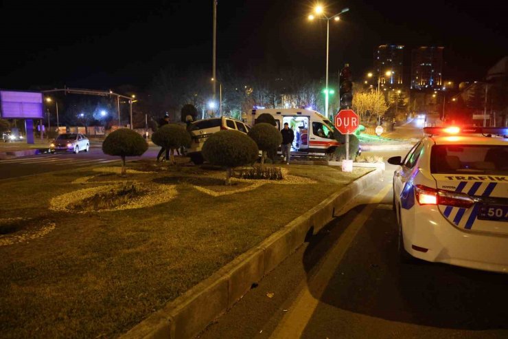 Kaza yapan alkollü sürücü, yardıma gelenlerden sigara istedi