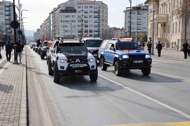 Sivas’ta şehitleri anmak için konvoy düzenlendi