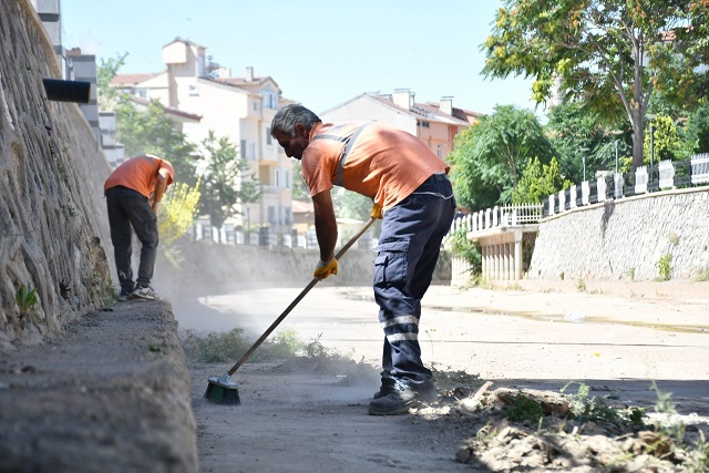 thumbnail_aksaray-belediyesi-uluirmak’ta-temizlik-calismasi-baslatti-(3).jpg